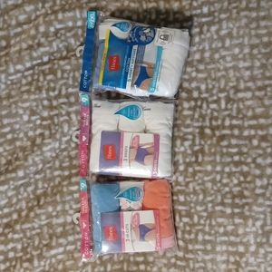 NWT. 11 pairs of Hanes women's underwear